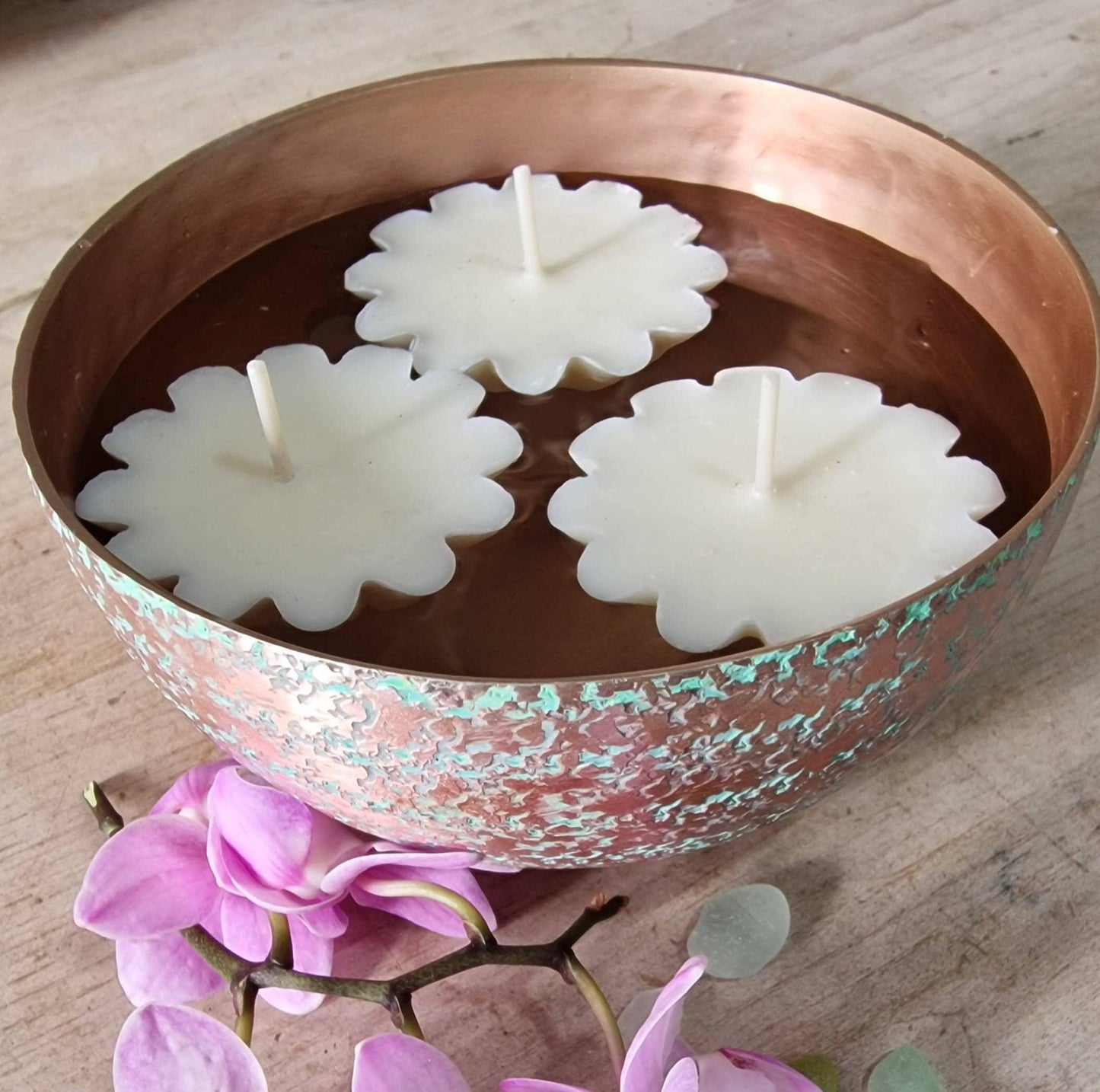 Beautiful hammered bowl with hand poured scented floating tealights - thepurehaven